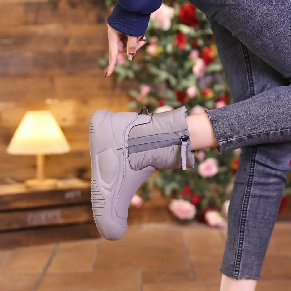 Women's quilted winter ankle boots with plush lining and side zip
