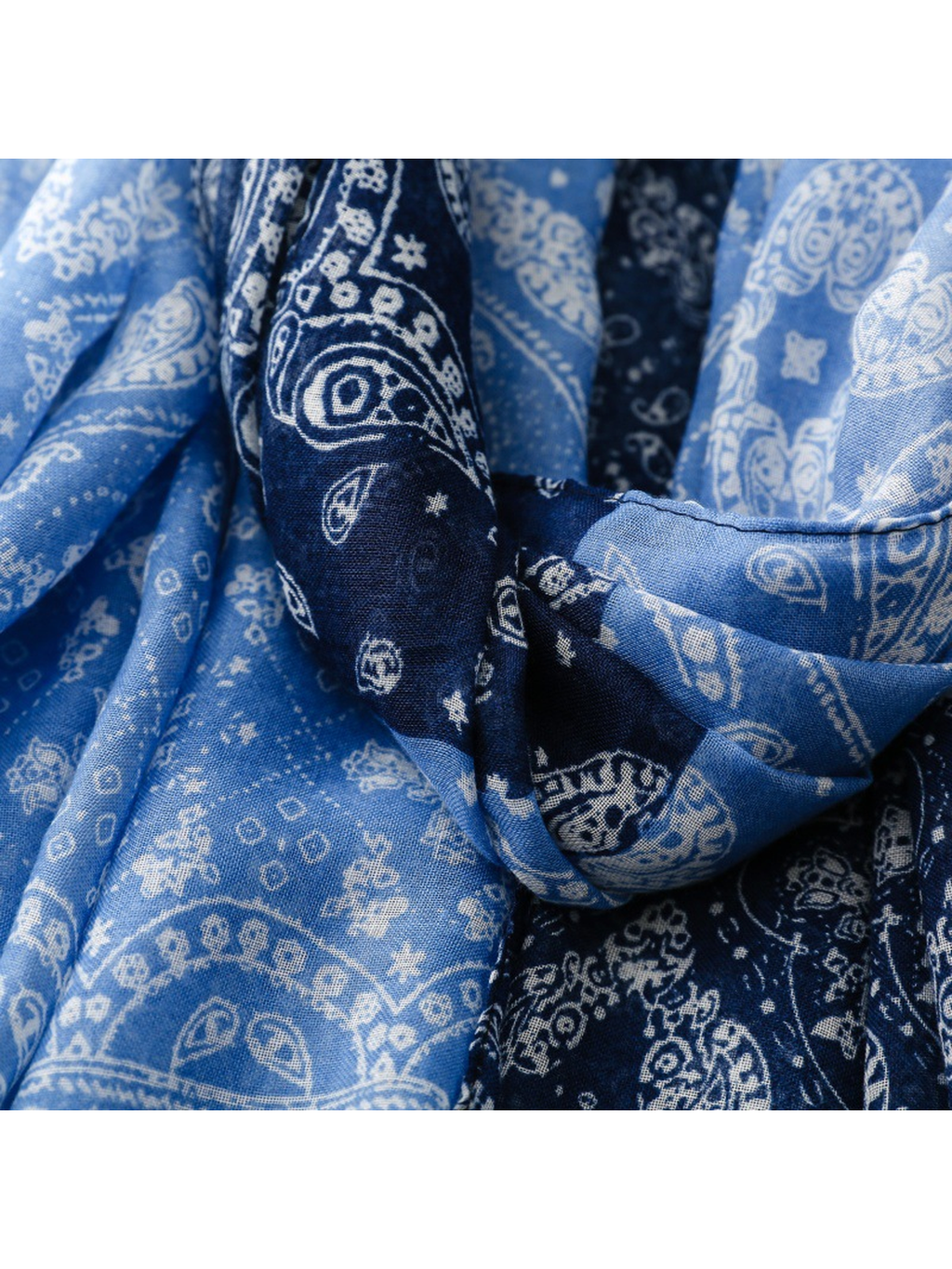 Scarvii - Paisley Border Tassel Scarf